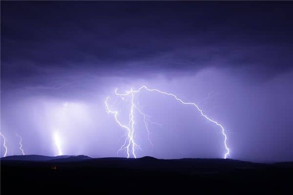 梦见雷雨是什么意思