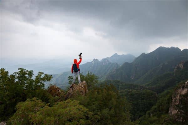 梦见爬上山顶