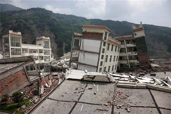 梦见地震大火灾难