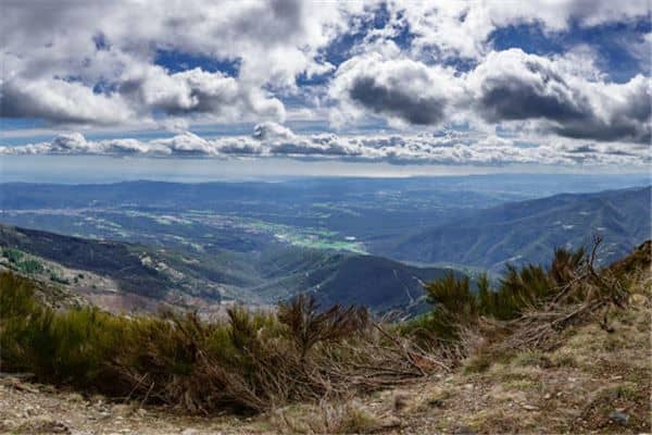 梦见山谷或高山