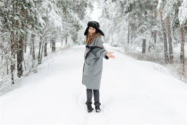 梦见商人在雪地滑倒