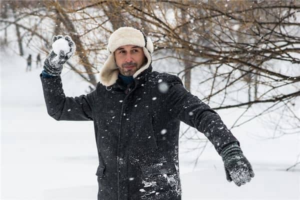 梦见和朋友一起打雪仗