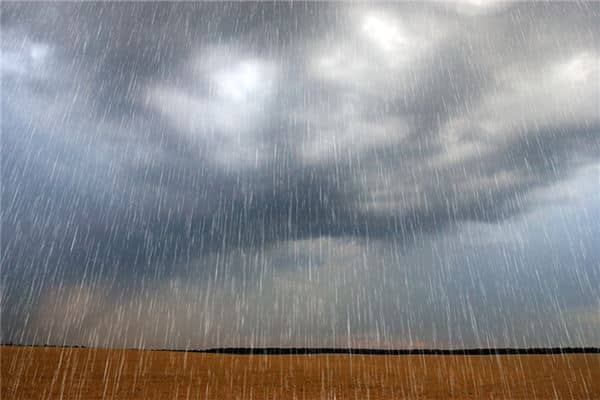 梦见下雨淋湿被子