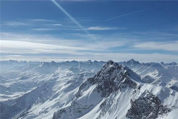 梦见满山都是雪