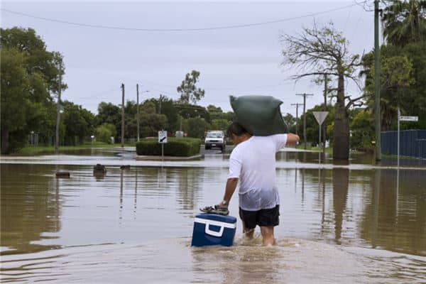 梦见大水挡住了去路