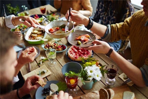 梦见自己吃了很多饭