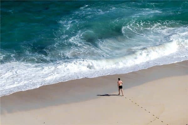 梦见大海波涛汹涌