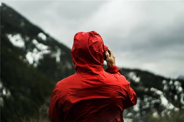 梦见犯人穿雨衣