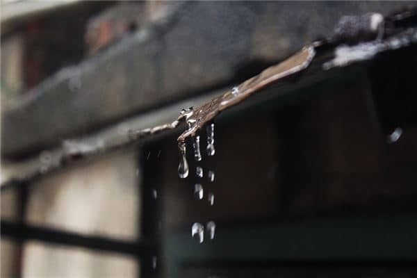 梦见下雨屋漏是什么意思