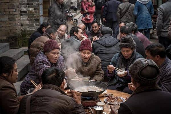 梦见坐席吃饭是什么意思