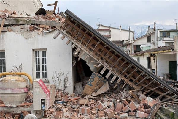 梦见地震逃生是什么意思