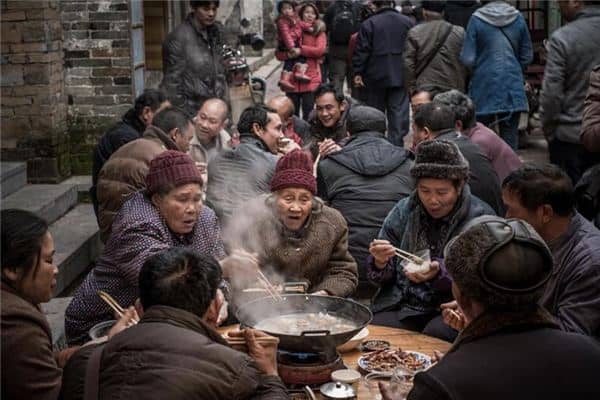 梦见很多亲人是什么意思