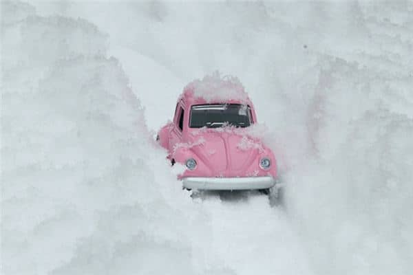 梦见大雪很厚是什么意思