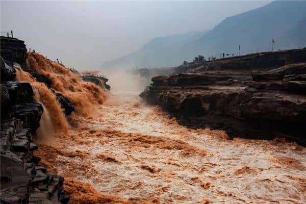 梦见黄河水汹涌滔滔