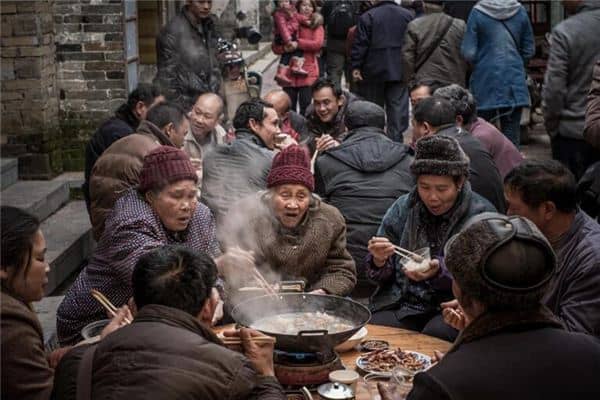 梦见聚餐吃饭是什么意思