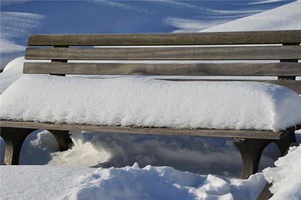 梦见六月下雪是什么意思