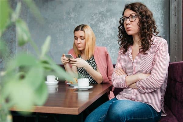 梦见两个女人吵架是什么意思