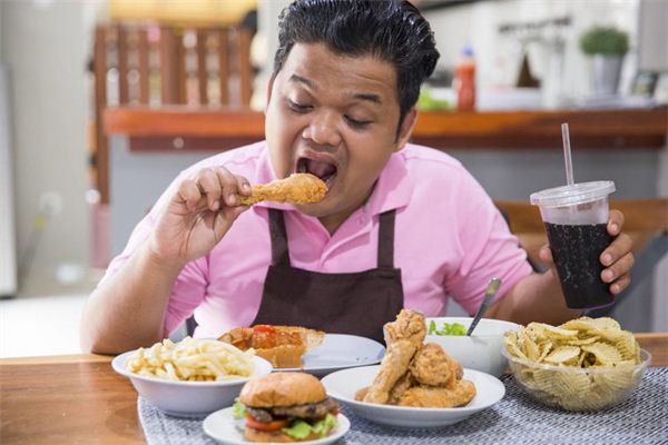 梦见饭桶饭量大吃得多是什么意思