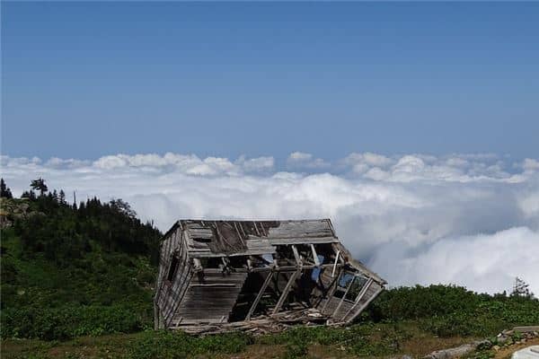 梦见房子倒塌没砸人是什么意思