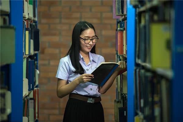 梦见从不联系的女同学是什么意思