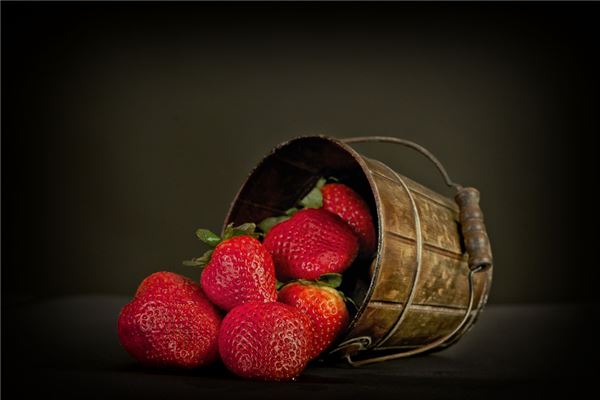 梦见摘草莓吃草莓是什么意思