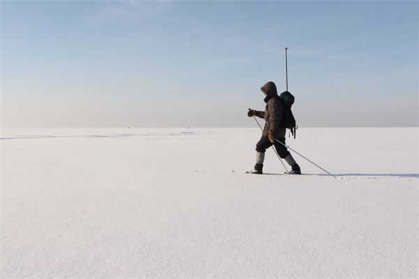 梦见雪地里行走是什么意思