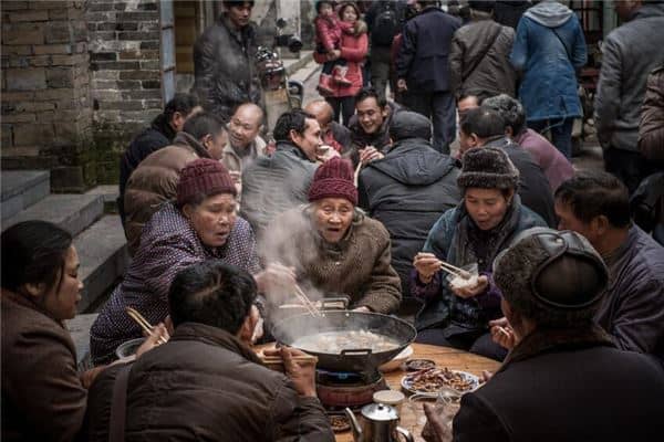 梦见酒席但自己没吃是什么意思