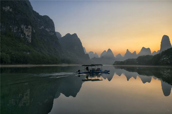 梦见坐船过河是什么意思