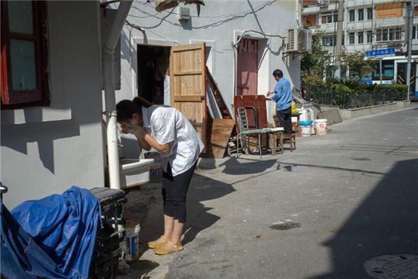 梦见用水捧手洗脸是什么意思