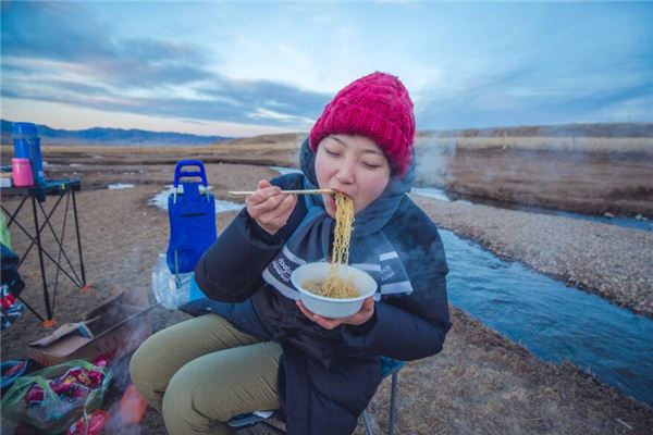 梦见女人自己吃粉条是什么意思