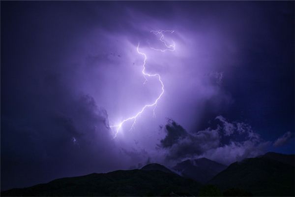 梦见闪电下雨是什么意思