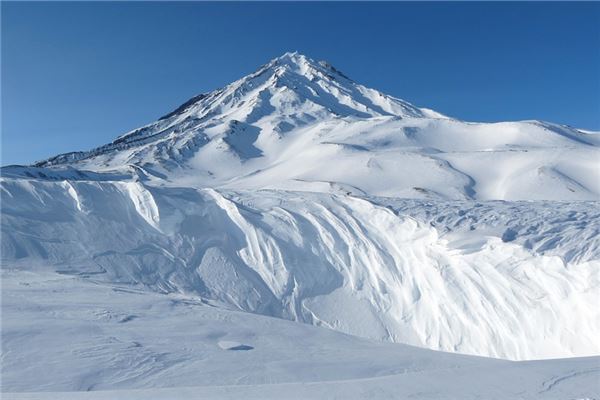 梦见雄伟壮观的雪山是什么意思