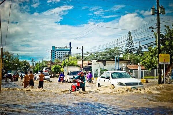 梦见洪水淹没道路是什么意思