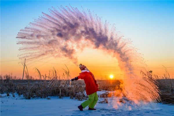 梦见抛撒散播物品是什么意思