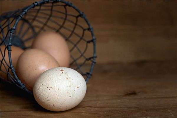 梦见鸡生蛋是什么意思