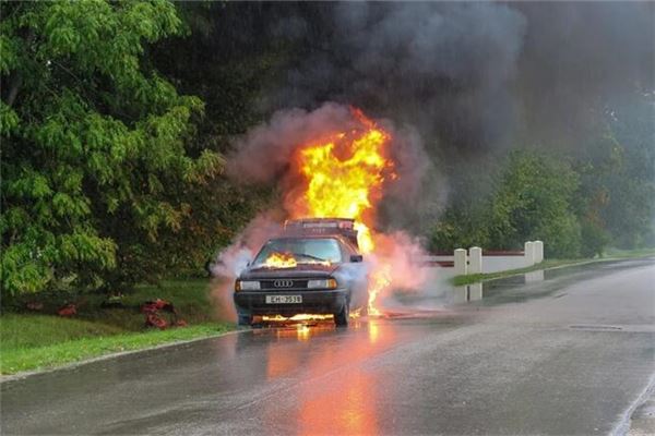 梦见自己的汽车着火了