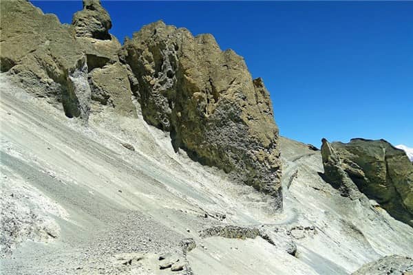 梦到石头滚下山是什么意思