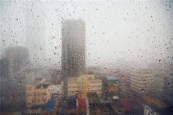 梦见下雨房屋倒塌