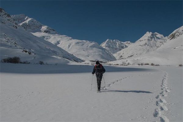 梦到了走雪路是什么意思