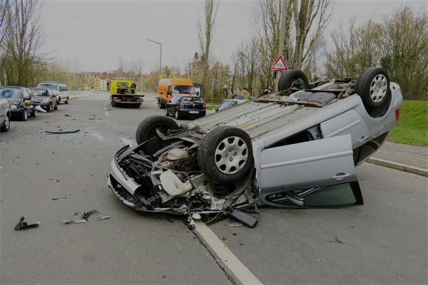 梦到翻车人没事是什么意思