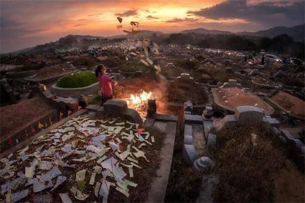 梦见给死人烧纸钱是好是坏