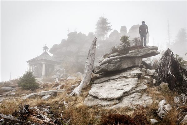 梦见自己爬山