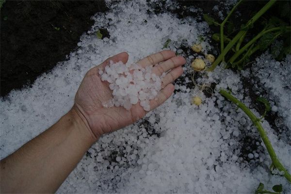 梦到下冰雹是什么意思