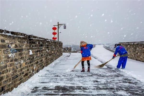 梦见别人扫雪